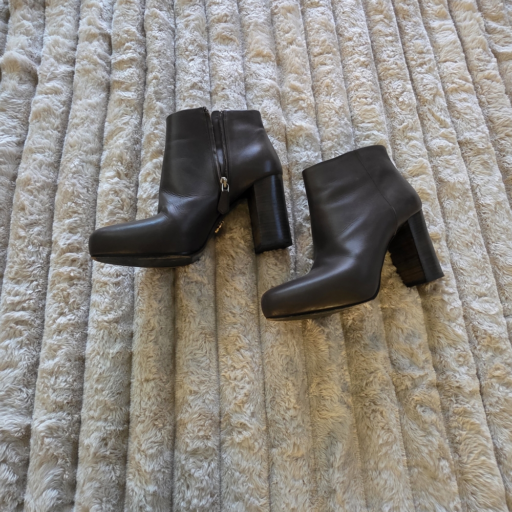 Prada Authentic Black Leather High Block Wood Grain Heel Ankle Booties - Picture 2 of 15